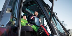 Piste basher co-pilot Become a piste basher co-pilot in the ski area.